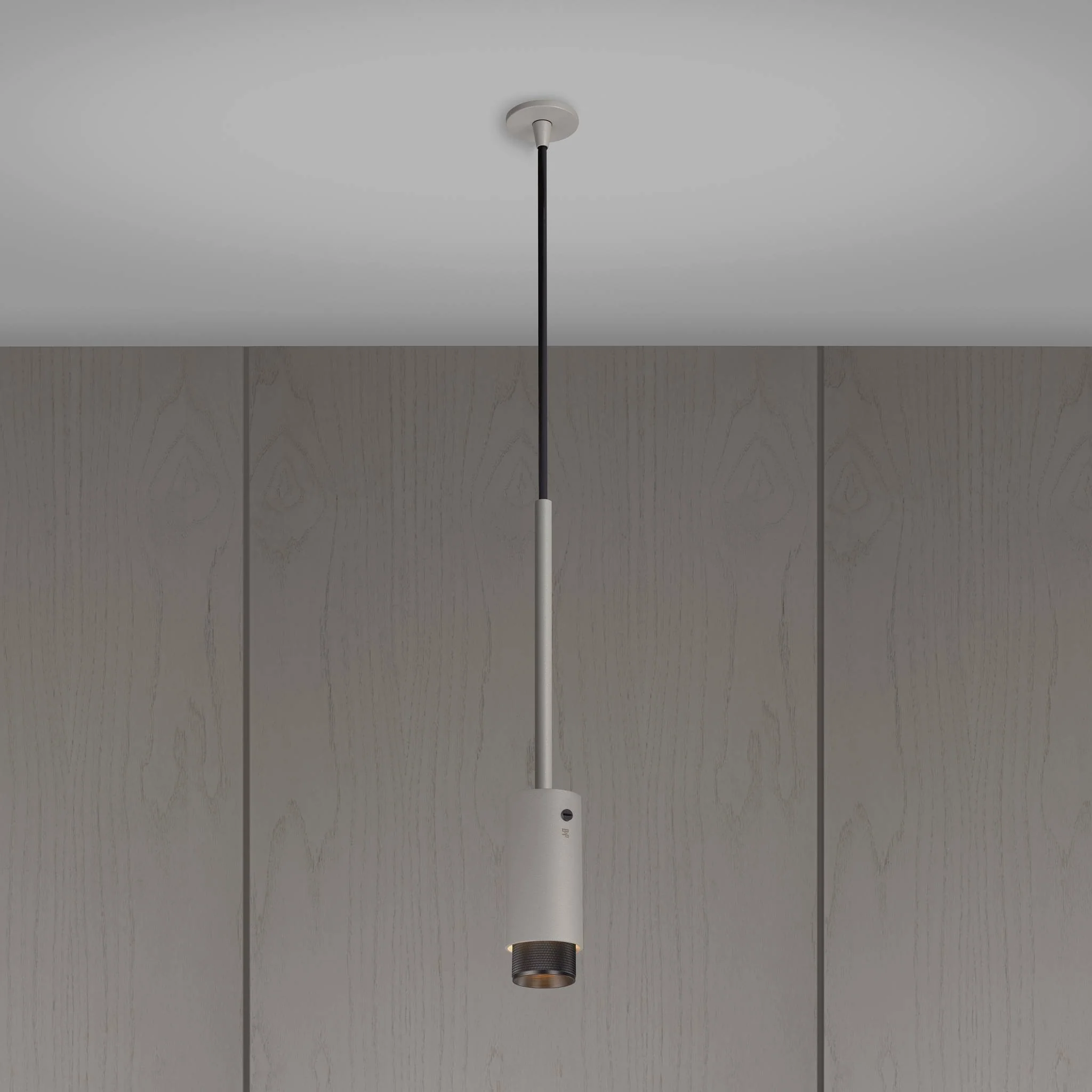 EXHAUST PENDANT Lampu Sorot Gantung dengan Baffle Cross Knurl dalam Warna Stone