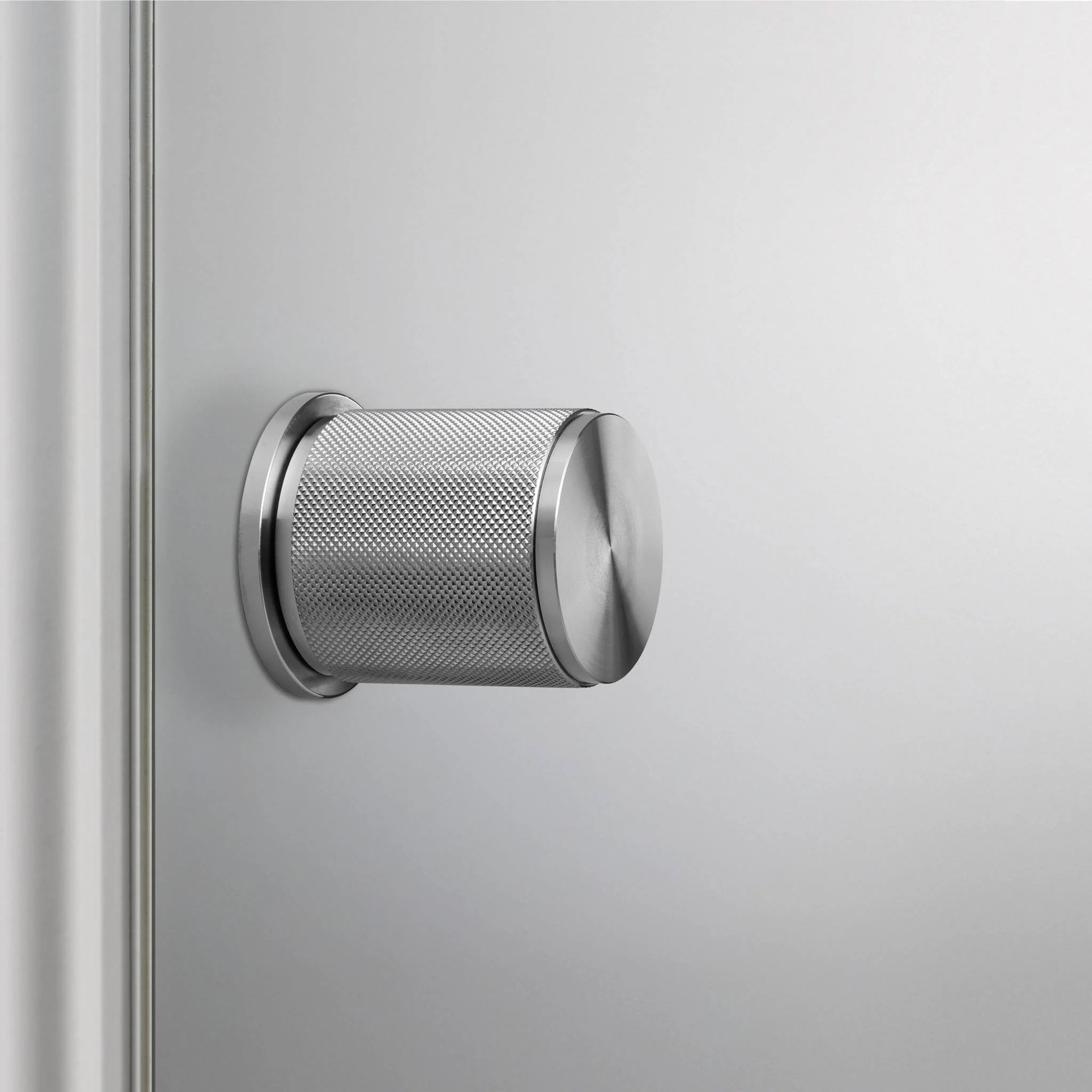 Cross-Knurl Door Knob Set i solid metall, säljs som par