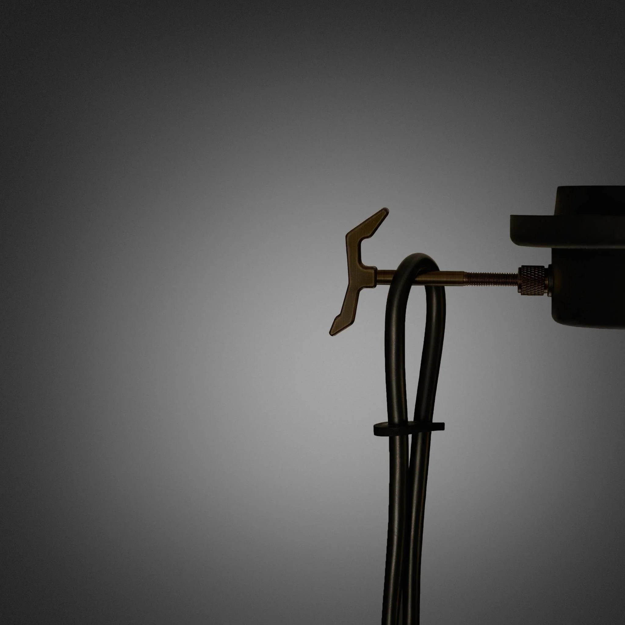 HOOKED 1.0 / SMALL / CROSS / GRAPHITE