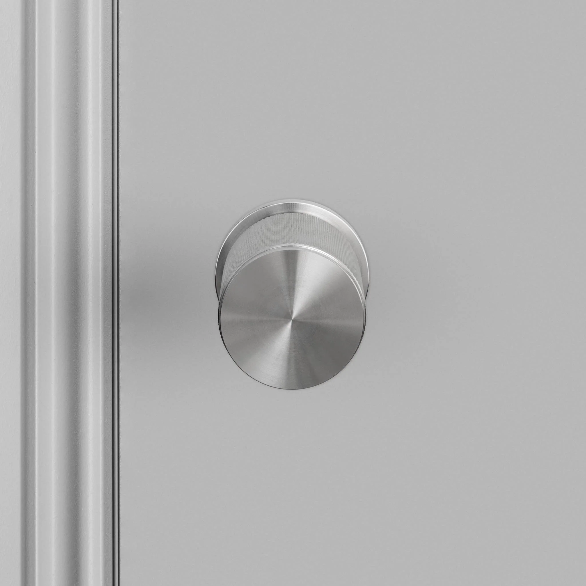 Cross-Knurl Door Knob Set i solid metall, säljs som par