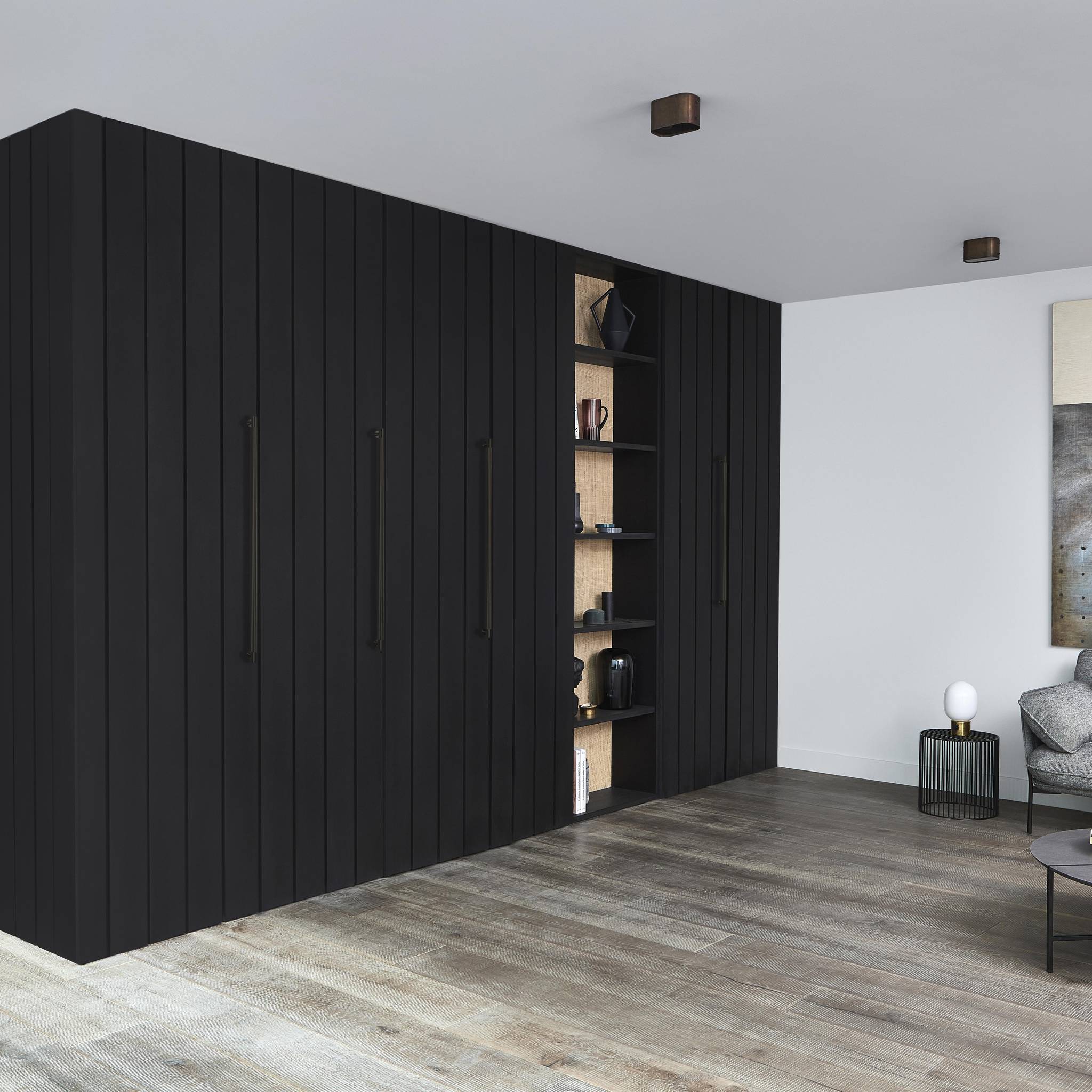 CLOSET Closet Bar in Black Anodised Metal with Cross Knurl