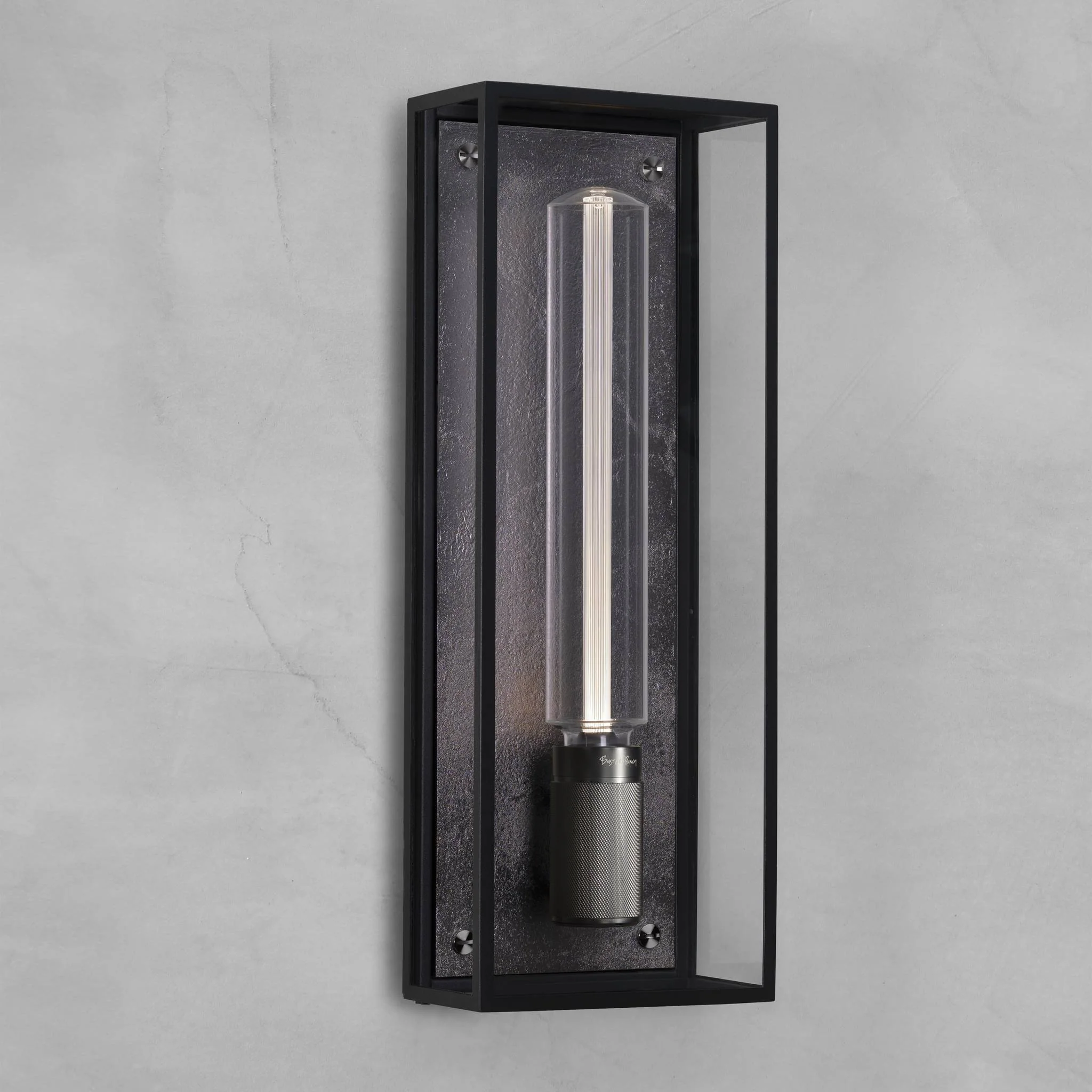 Caged Wet wandlamp Cross groot in zes metaalafwerkingen