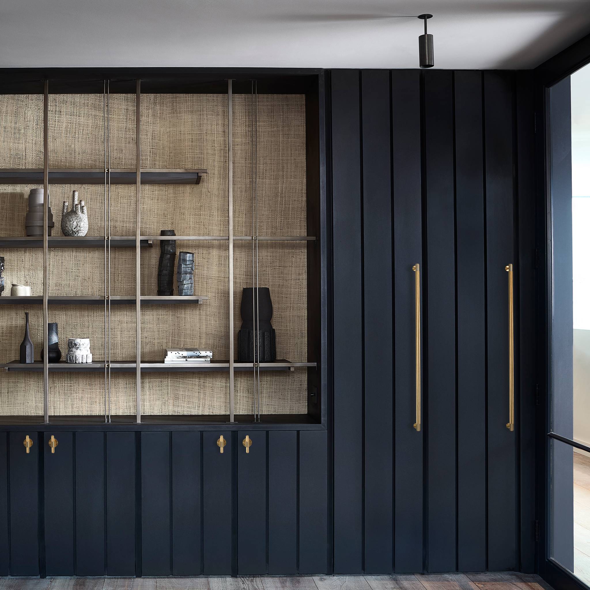 CLOSET Closet Bar in Black Anodised Metal with Cross Knurl