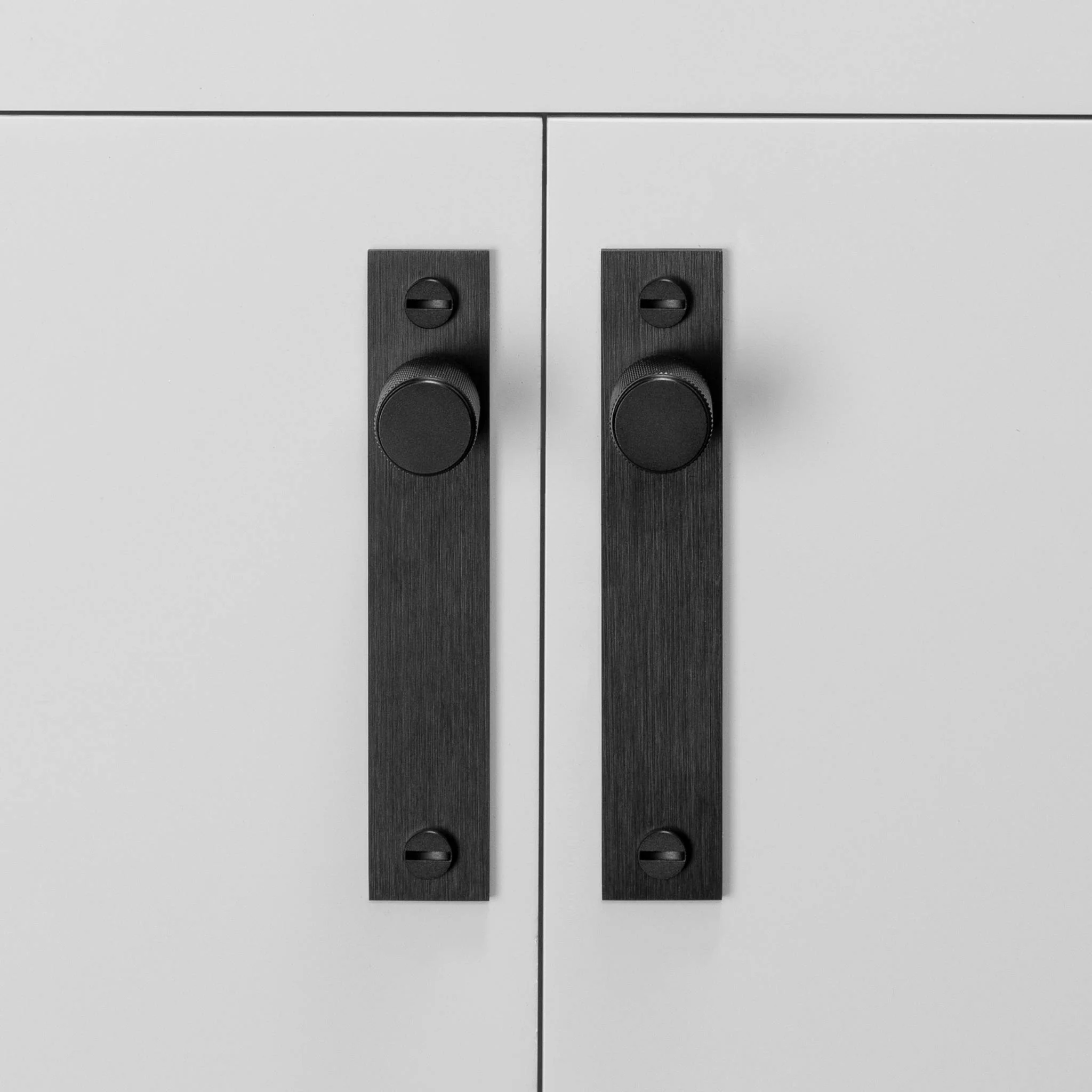 FURNITURE Cross-Knurl Cabinet Knob and Plate Pair