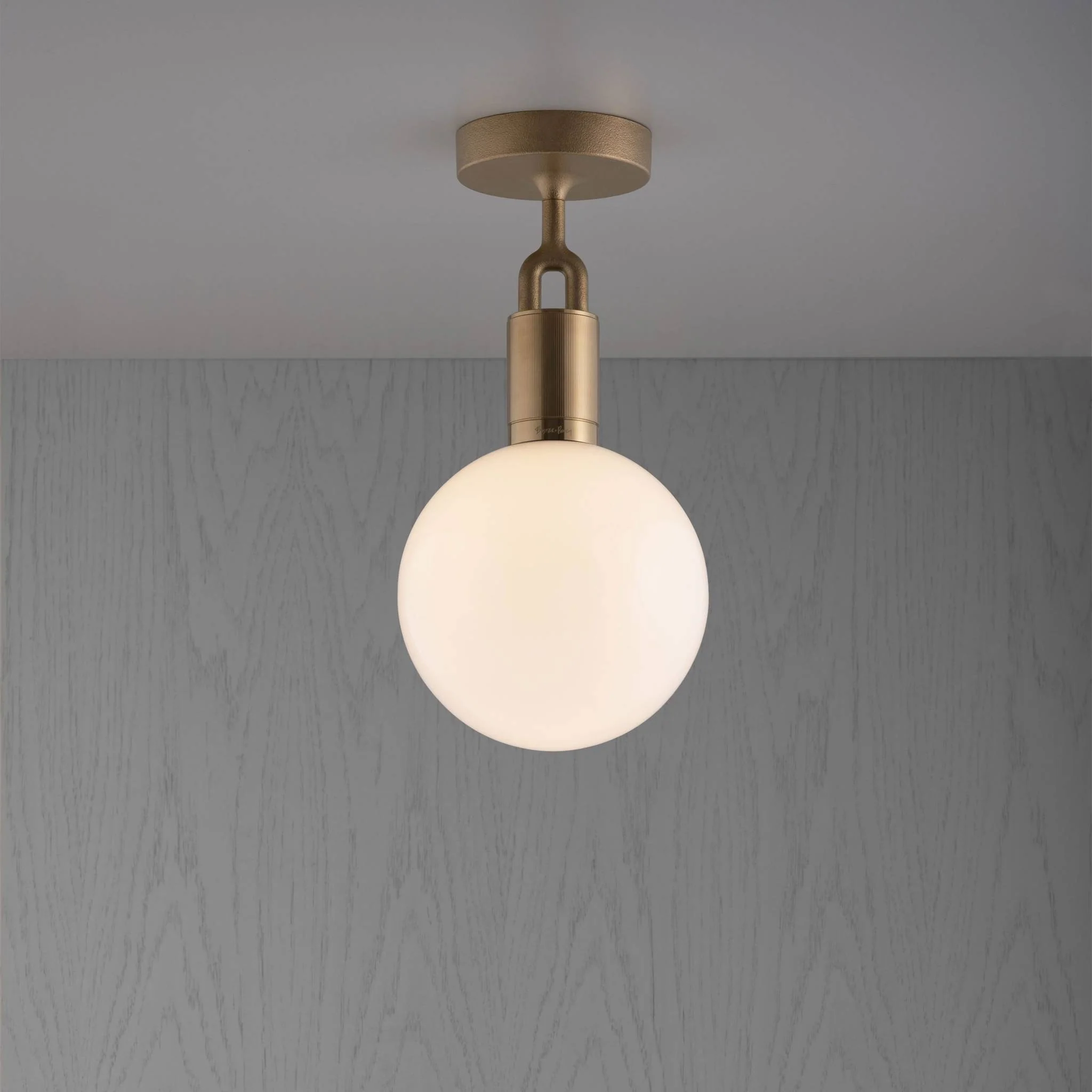 FORKED CEILING / LINEAR / opaalglazen bol / MEDIUM plafondhanglamp van opaalglas