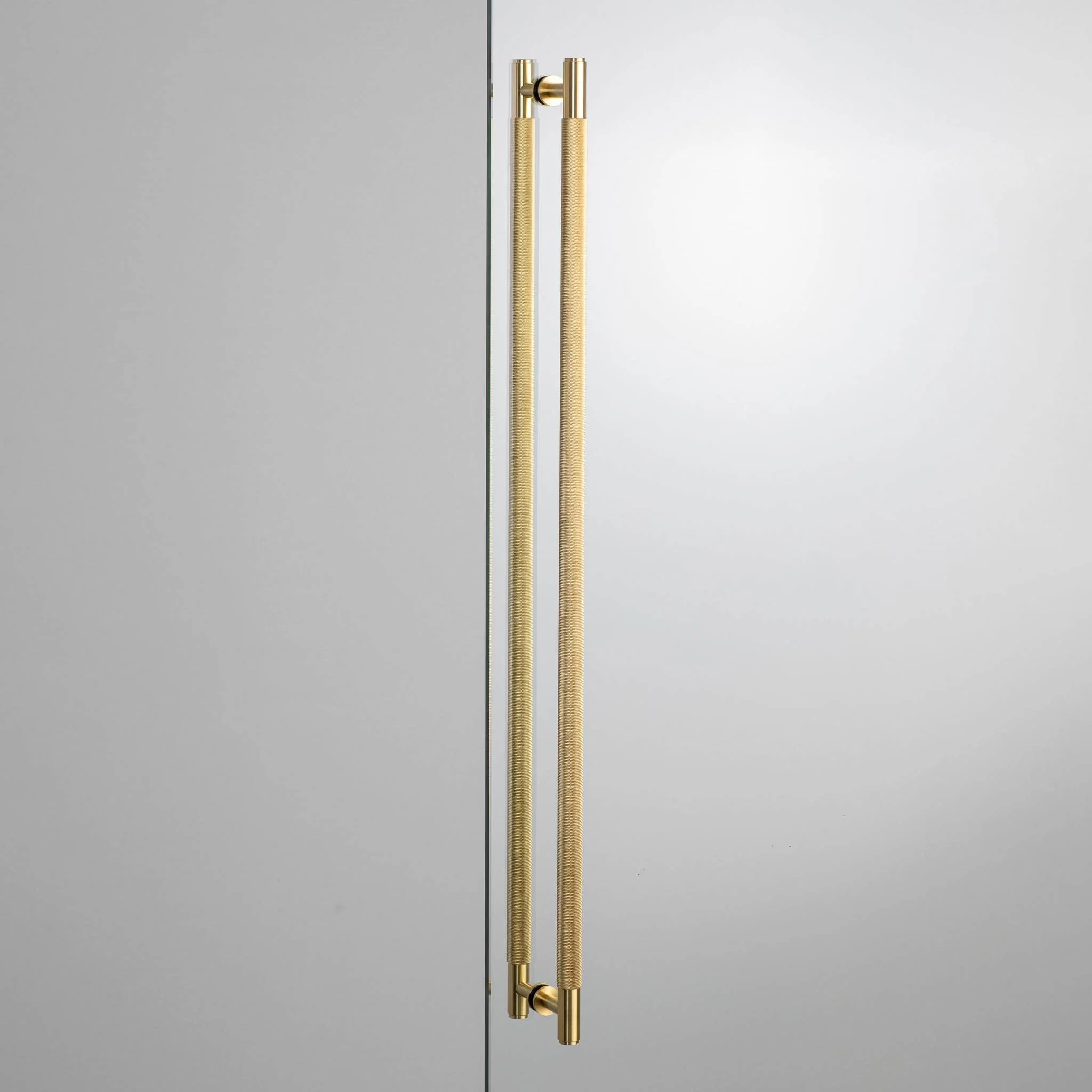 Barra de armario de doble cara CLOSET con moleteado cruzado DOUBLE-SIDED
