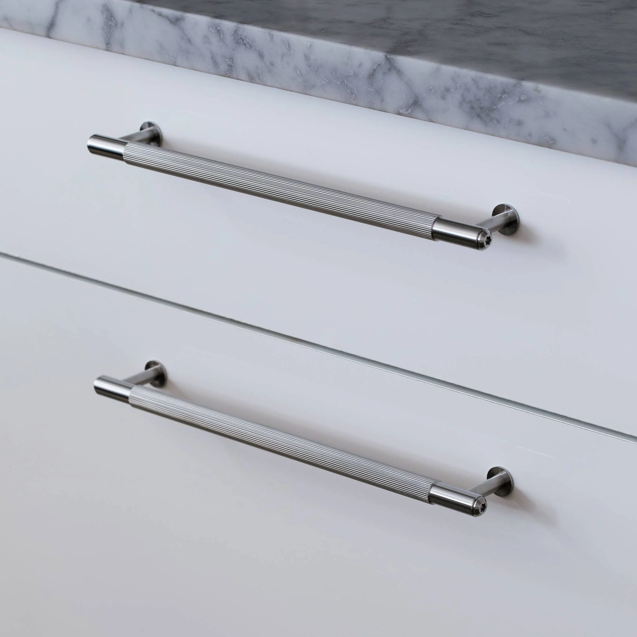 PULL BAR / LINEAR