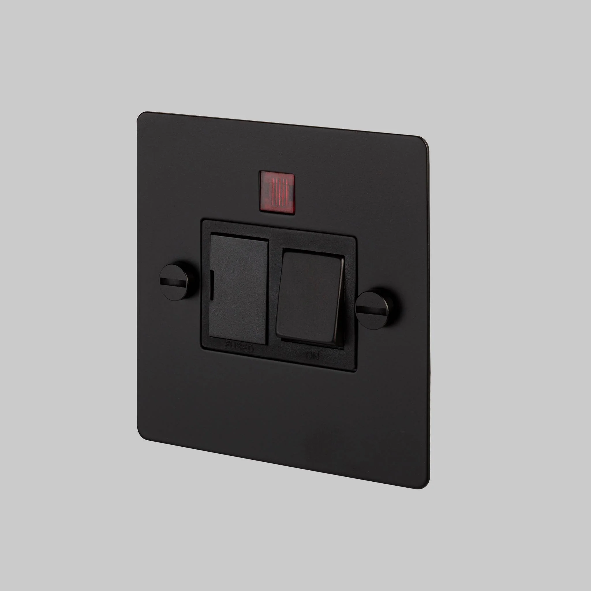 Interrupteur-fusible à dérivation avec plaque fine et élégante