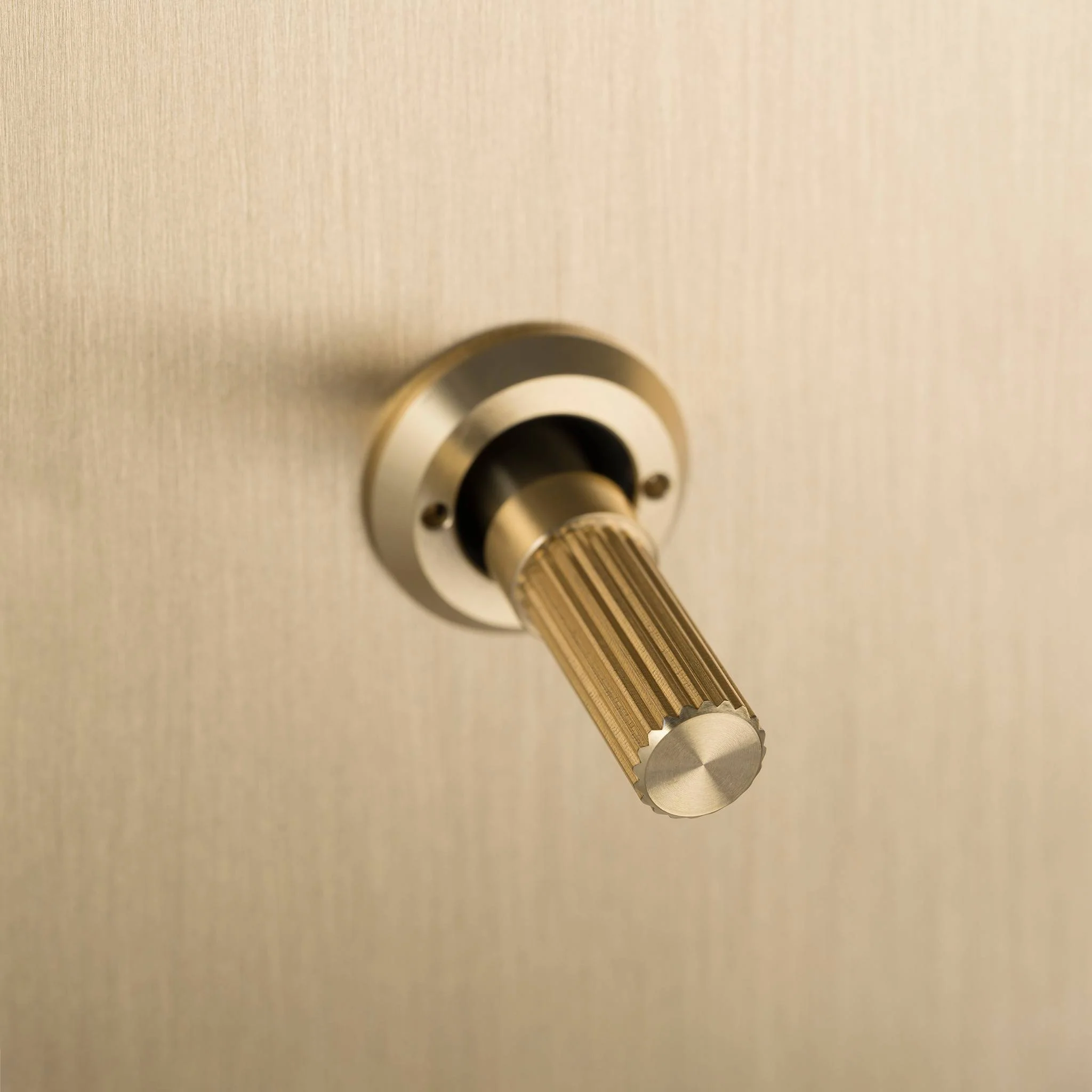 1G TOGGLE / 2-WAY / LINEAR / BRASS