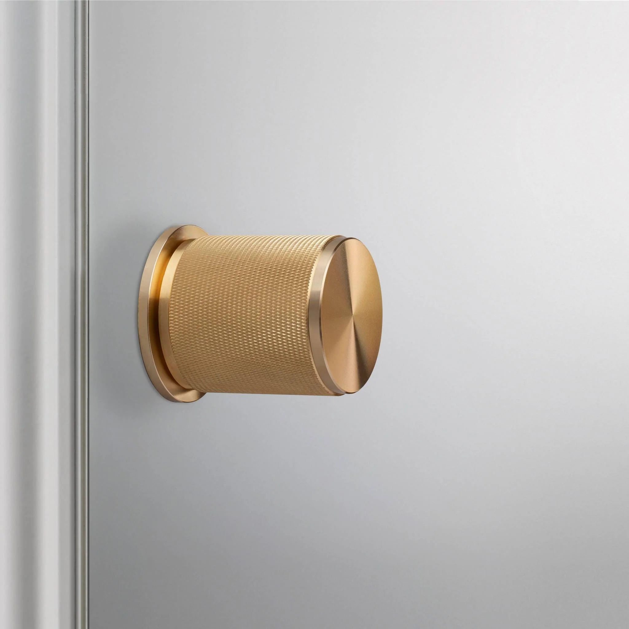 Cross-Knurl Door Knob Set i solid metall, säljs som par