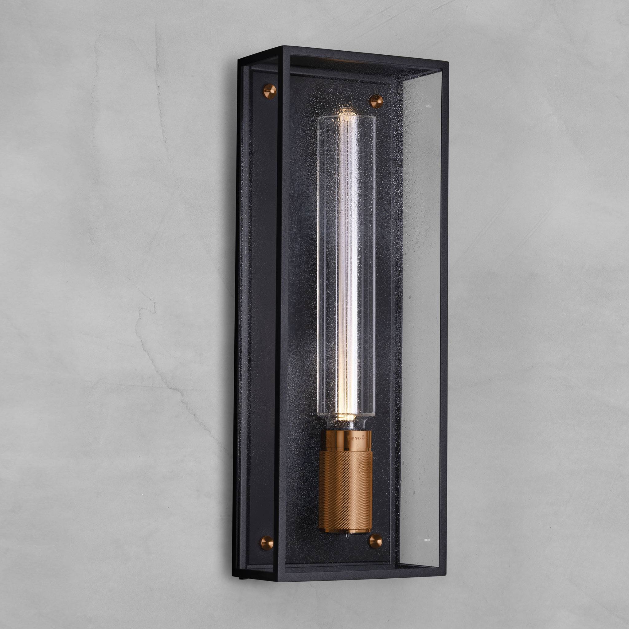 Caged Wet wandlamp Cross groot in zes metaalafwerkingen