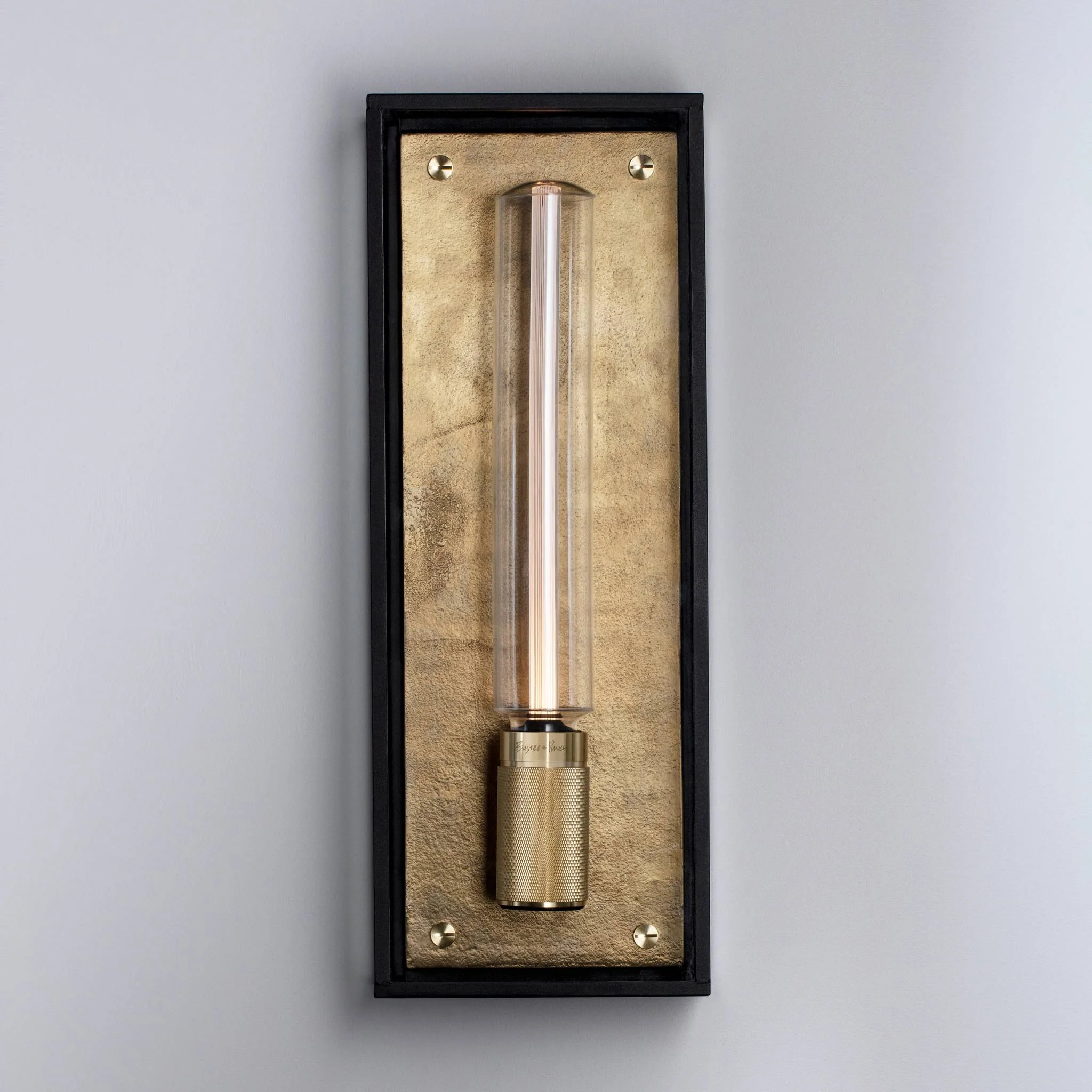Caged Wet wandlamp Cross groot in zes metaalafwerkingen