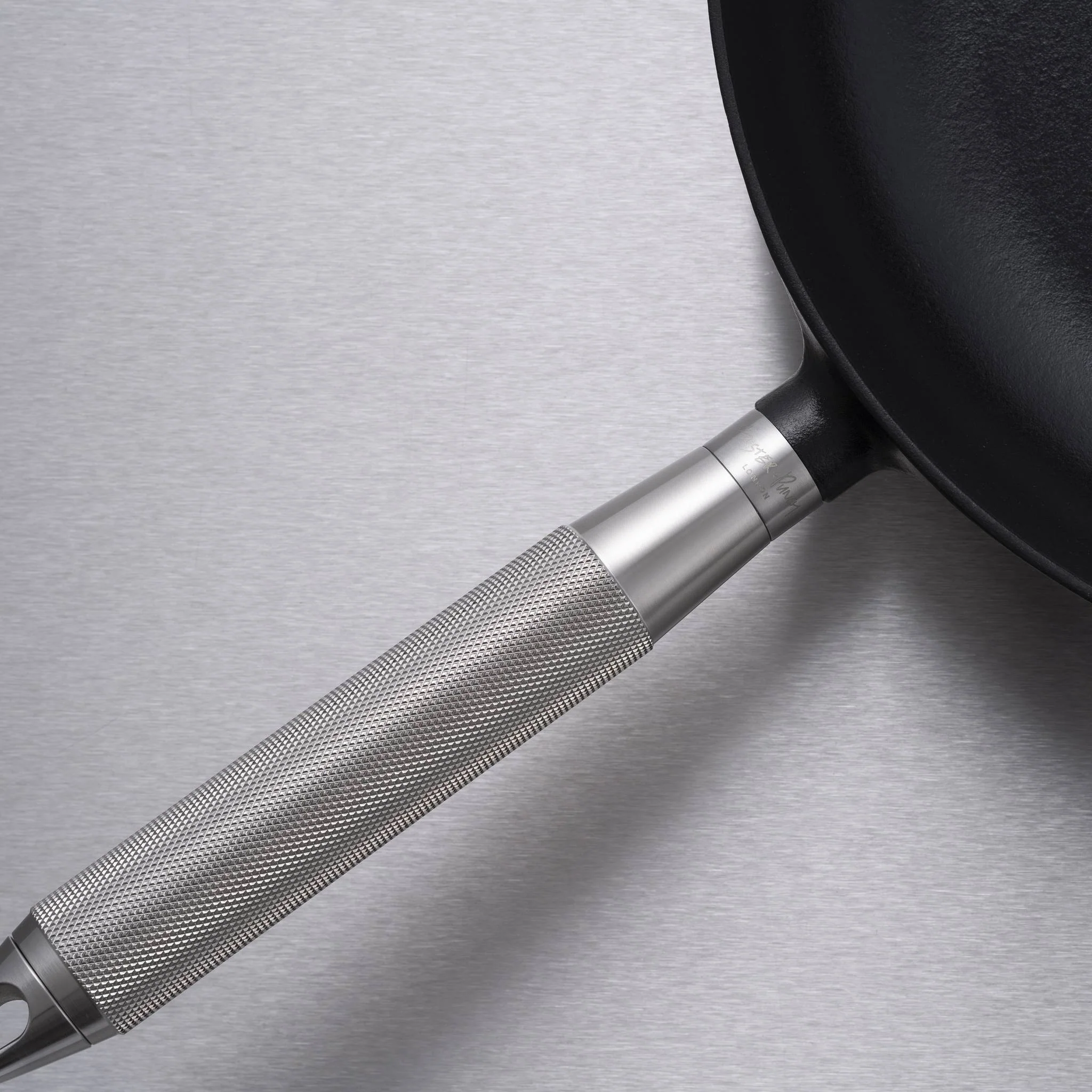 Staub 28cm 무쇠 크로스 너얼드 핸들 프라이팬