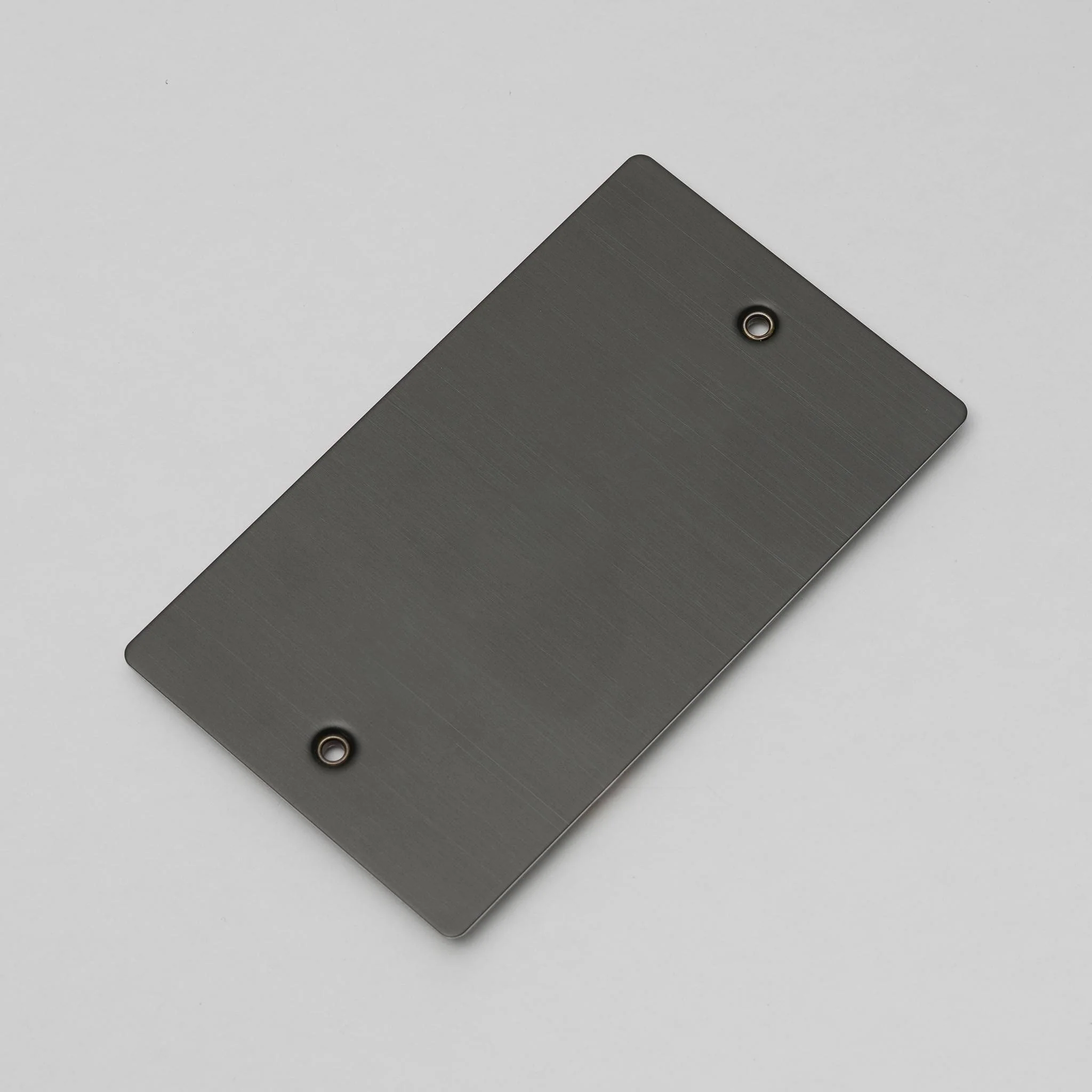 2G tyhjä seinälevy, massiivimetallia, B+P Detail Kit -yhteensopiva