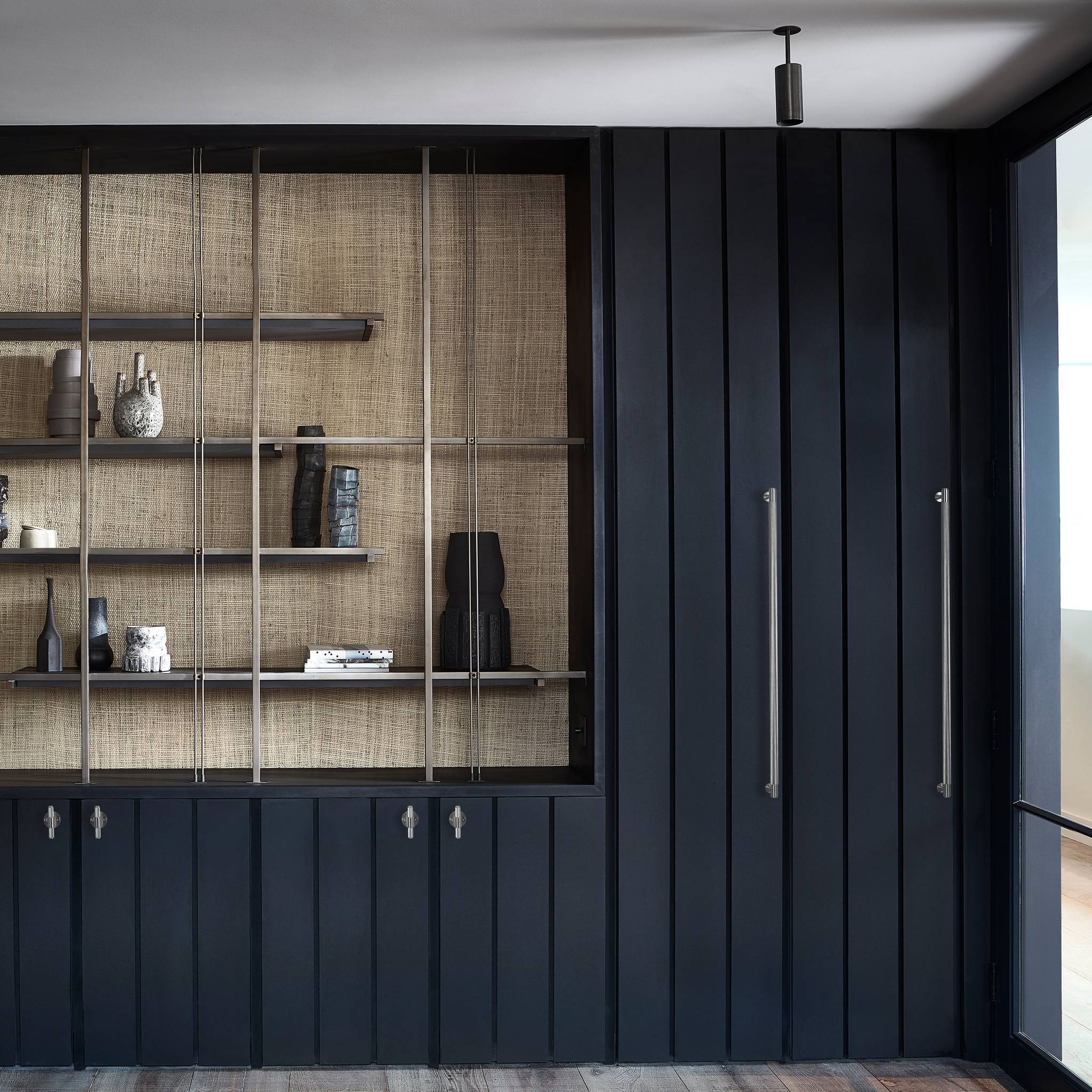CLOSET Closet Bar in Black Anodised Metal with Cross Knurl
