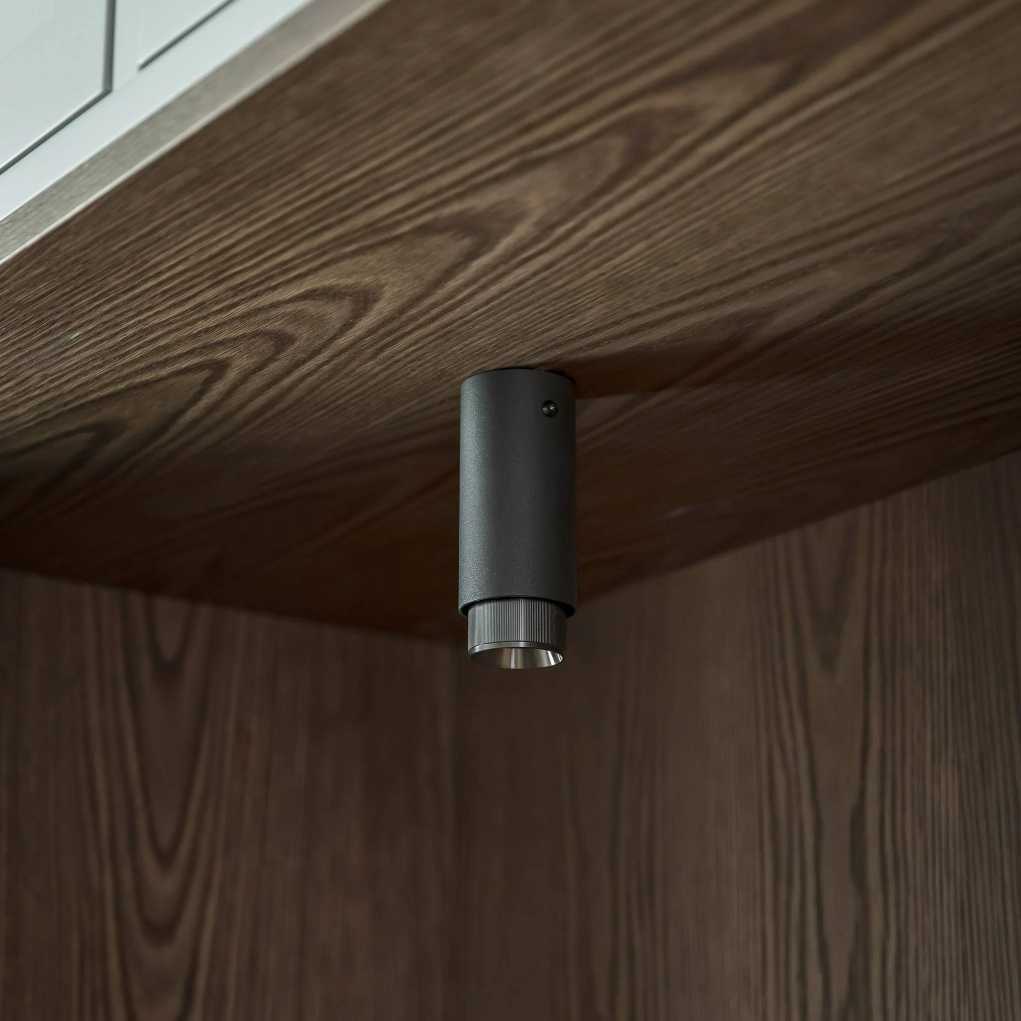 EXHAUST SURFACE / LINEAR / GRAPHITE opbouwbare vaste spot