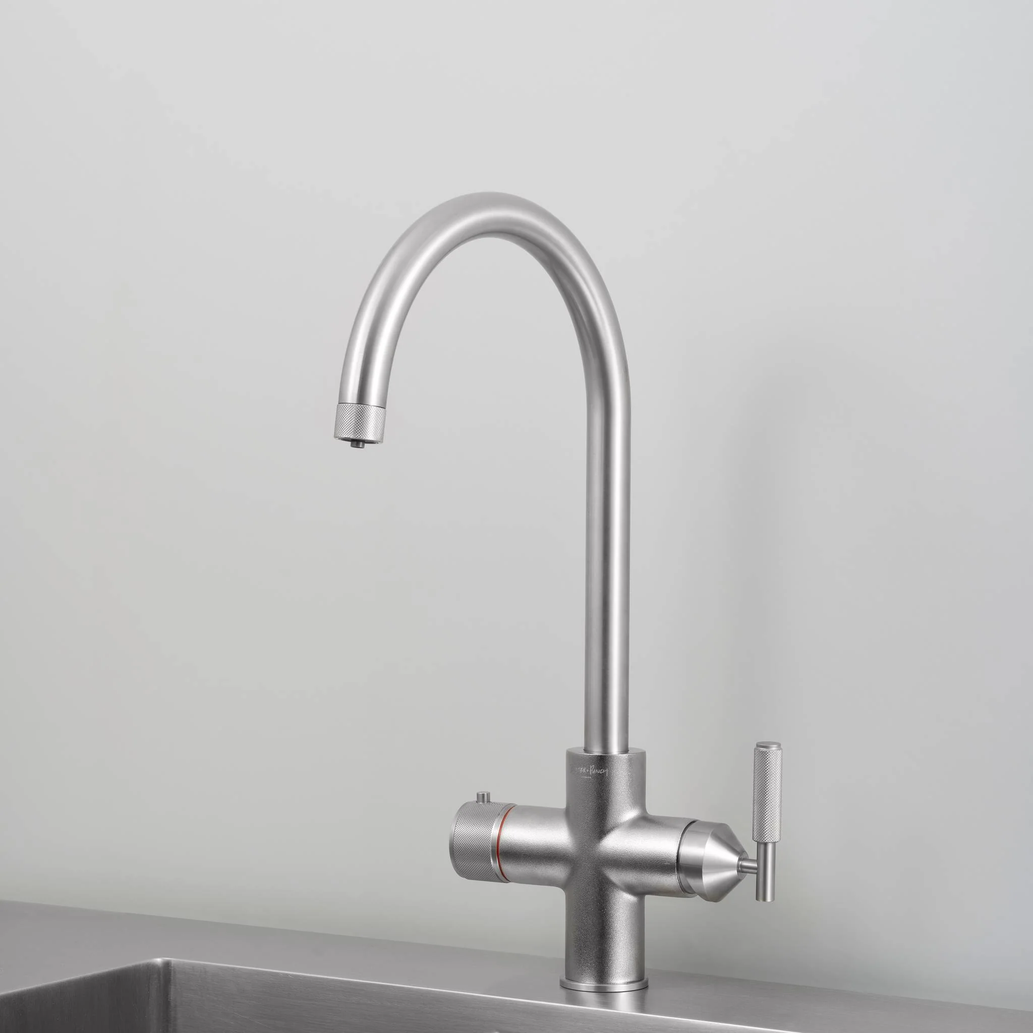 UK KITCHEN HOT TAP / 4 IN 1 / CROSS