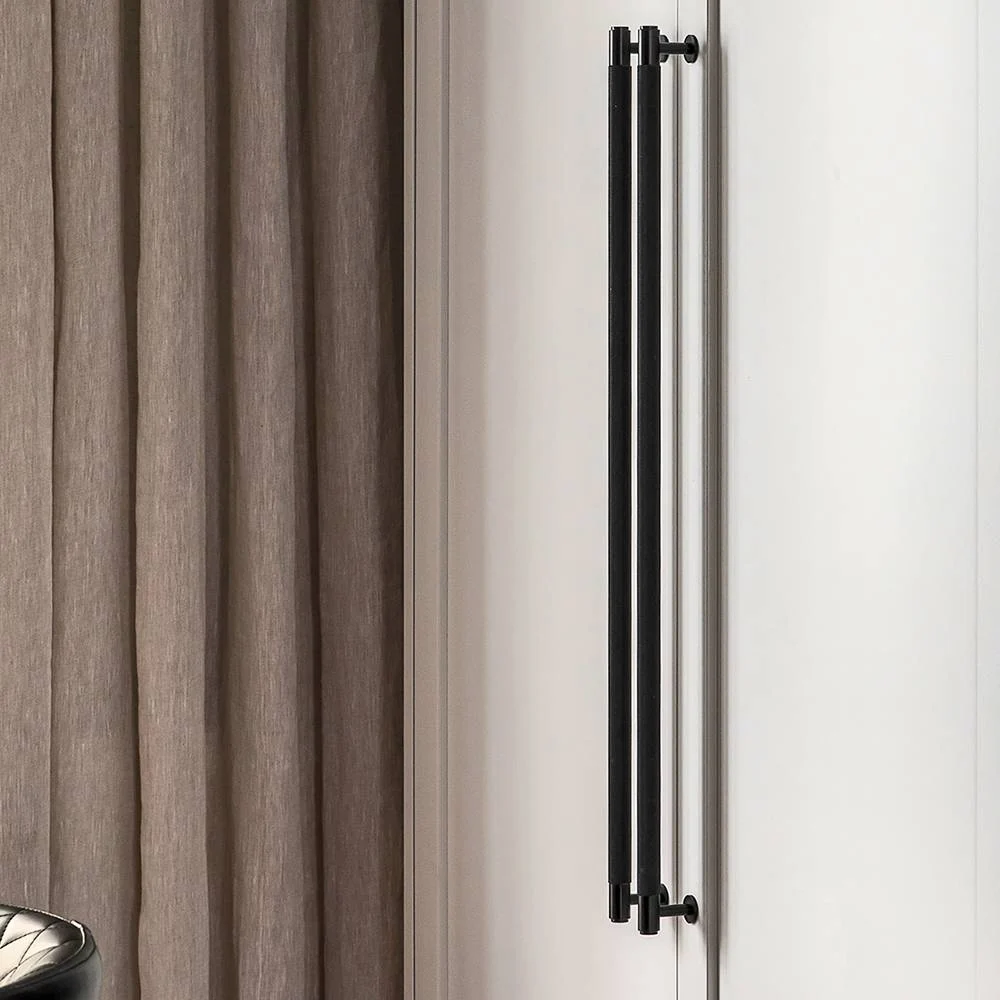 CLOSET Closet Bar in Black Anodised Metal with Cross Knurl