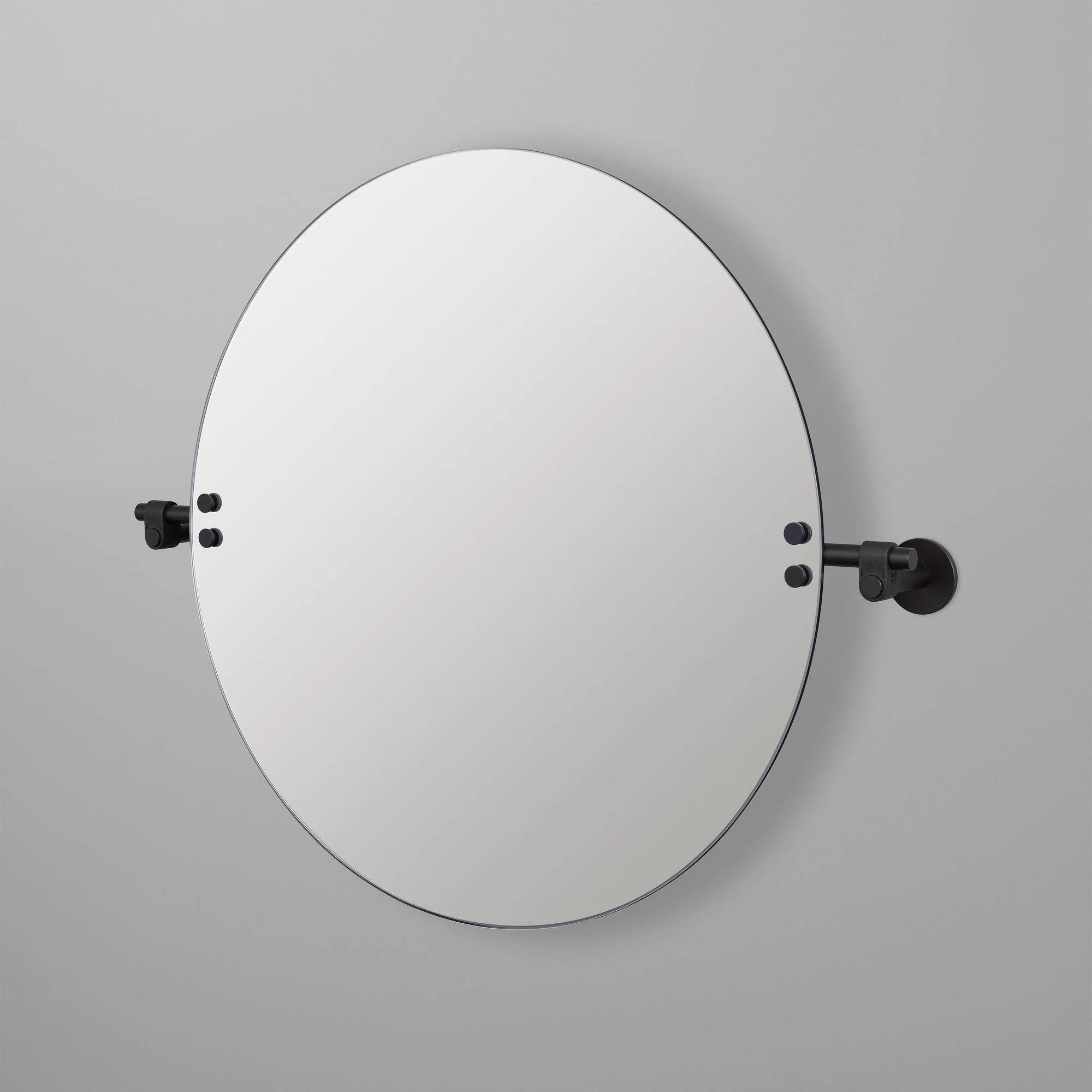 MIRROR / 거친 주물 너클과 폴리시드 바를 적용한 캐스트 틸팅 미러