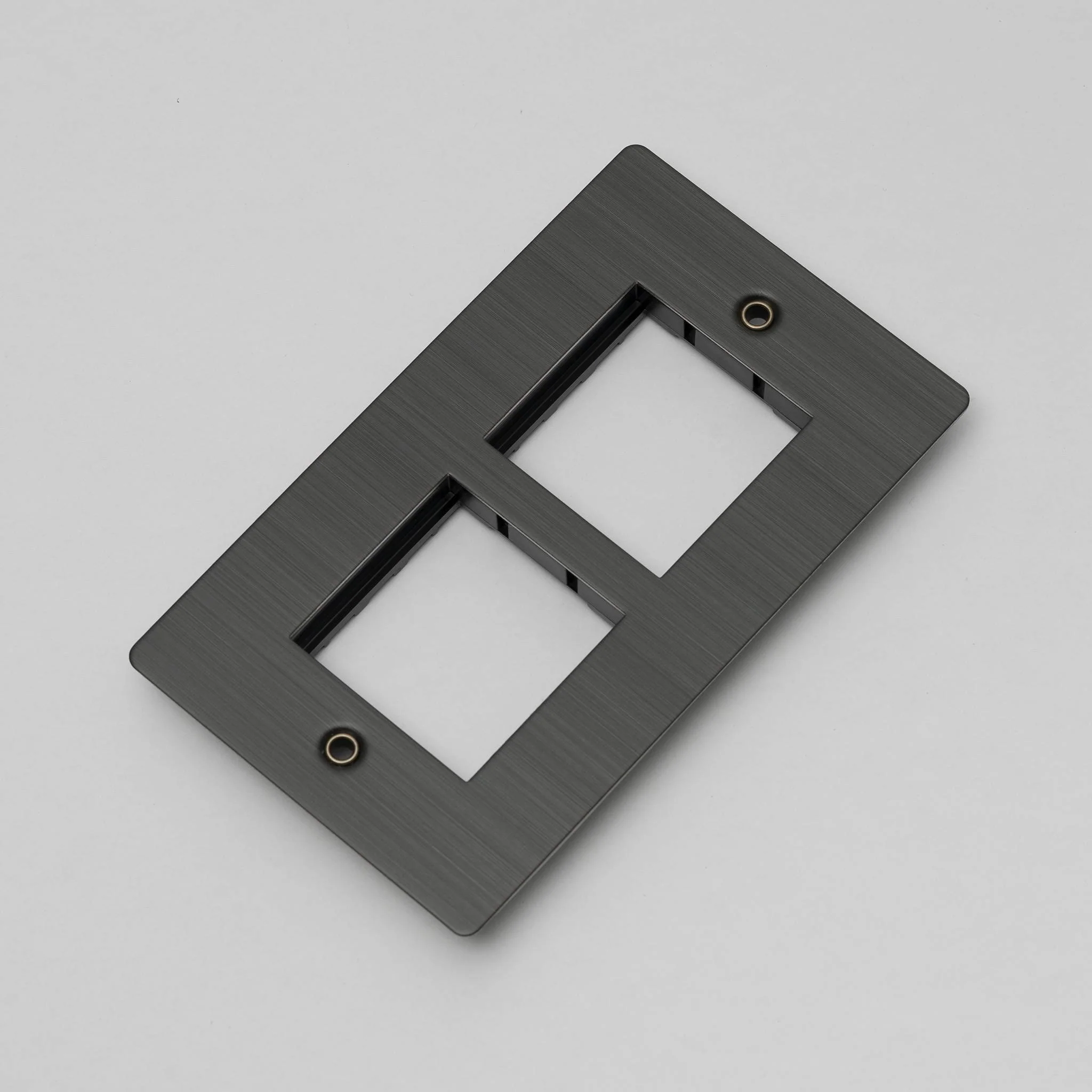 Massive Metall-Wandplatte 2G für zwei 45-mm-Module