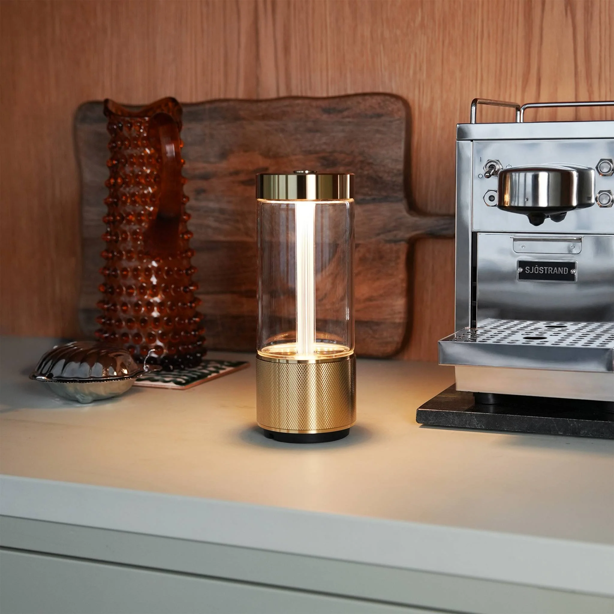 TAKEOUT PORTABLE Portable Table Light in Brass or Steel