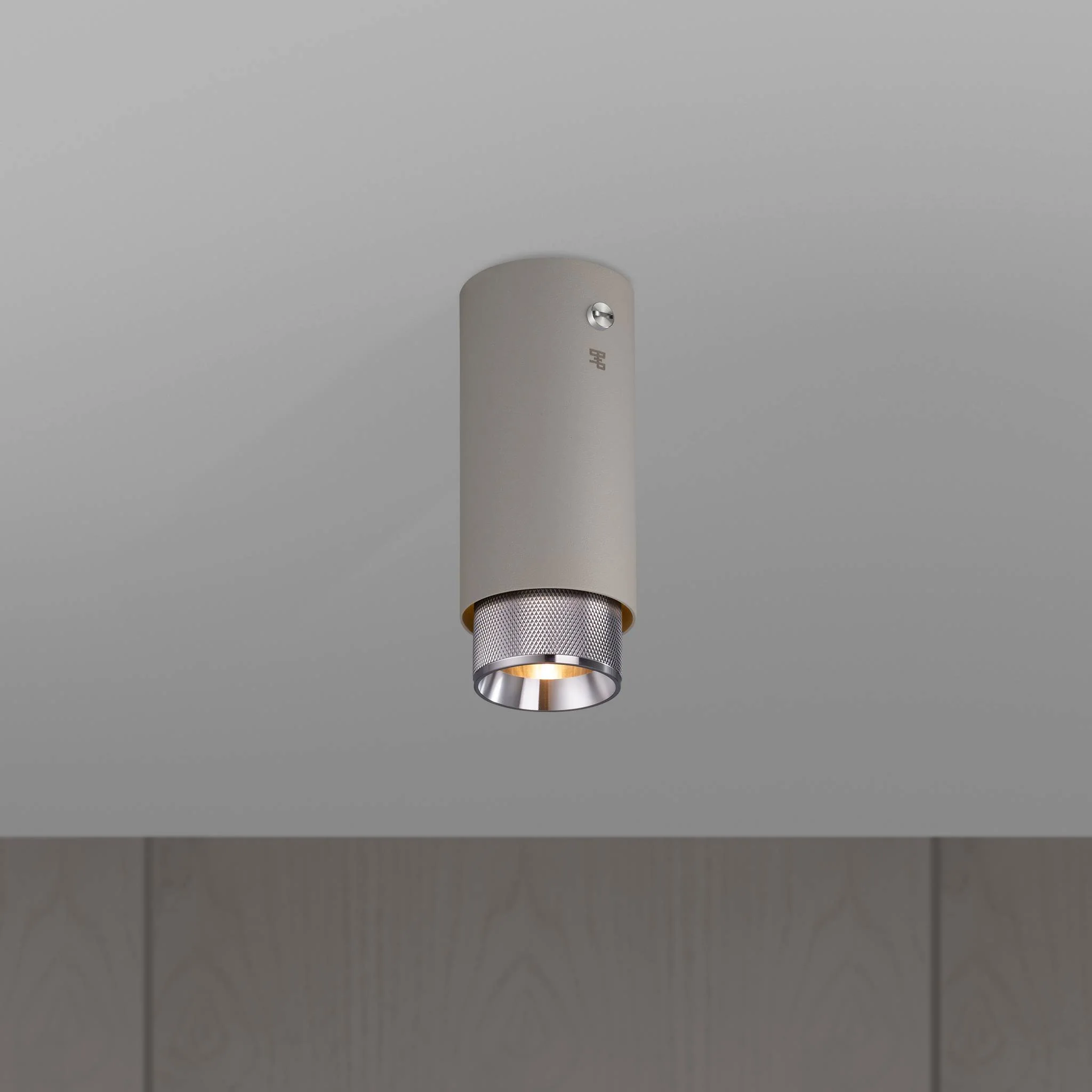 EXHAUST SURFACE Cross Lampu Sorot Surface dalam warna Stone