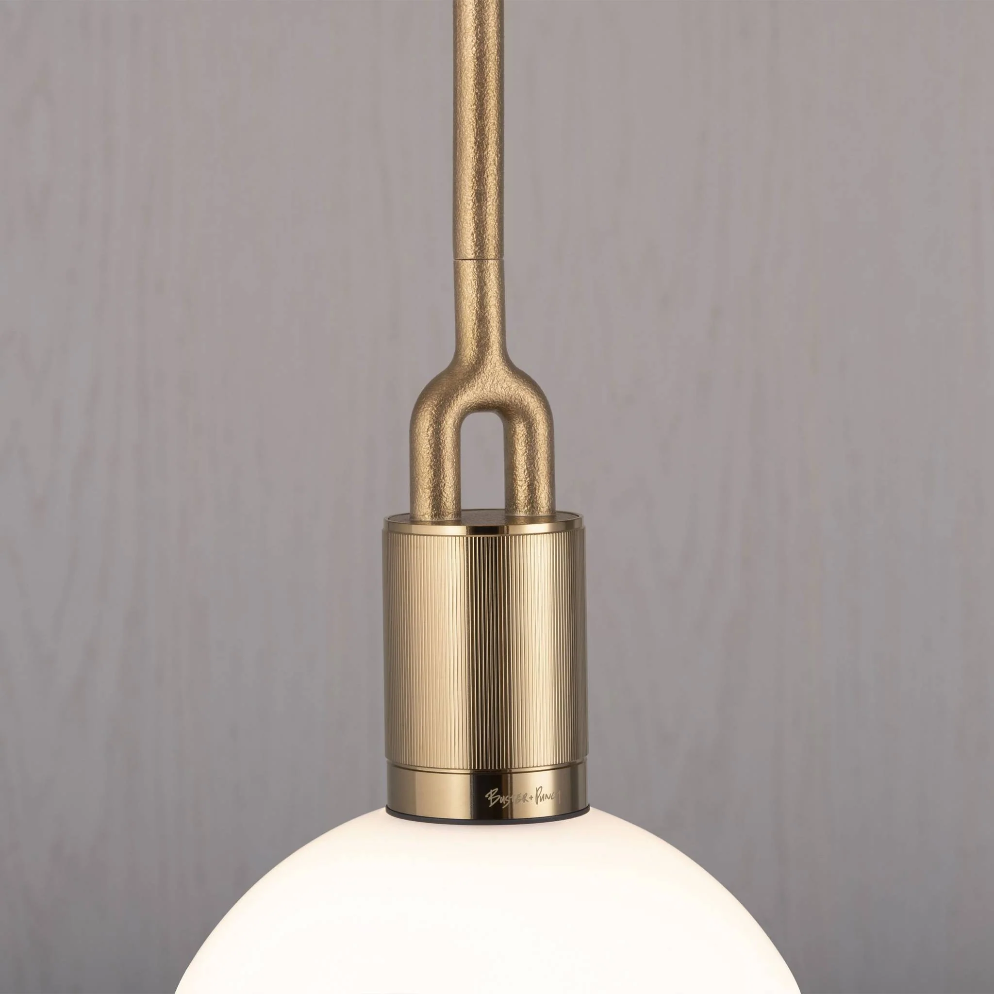 Suspension FORKED PENDANT LINEAR avec globe en verre opale, grande
