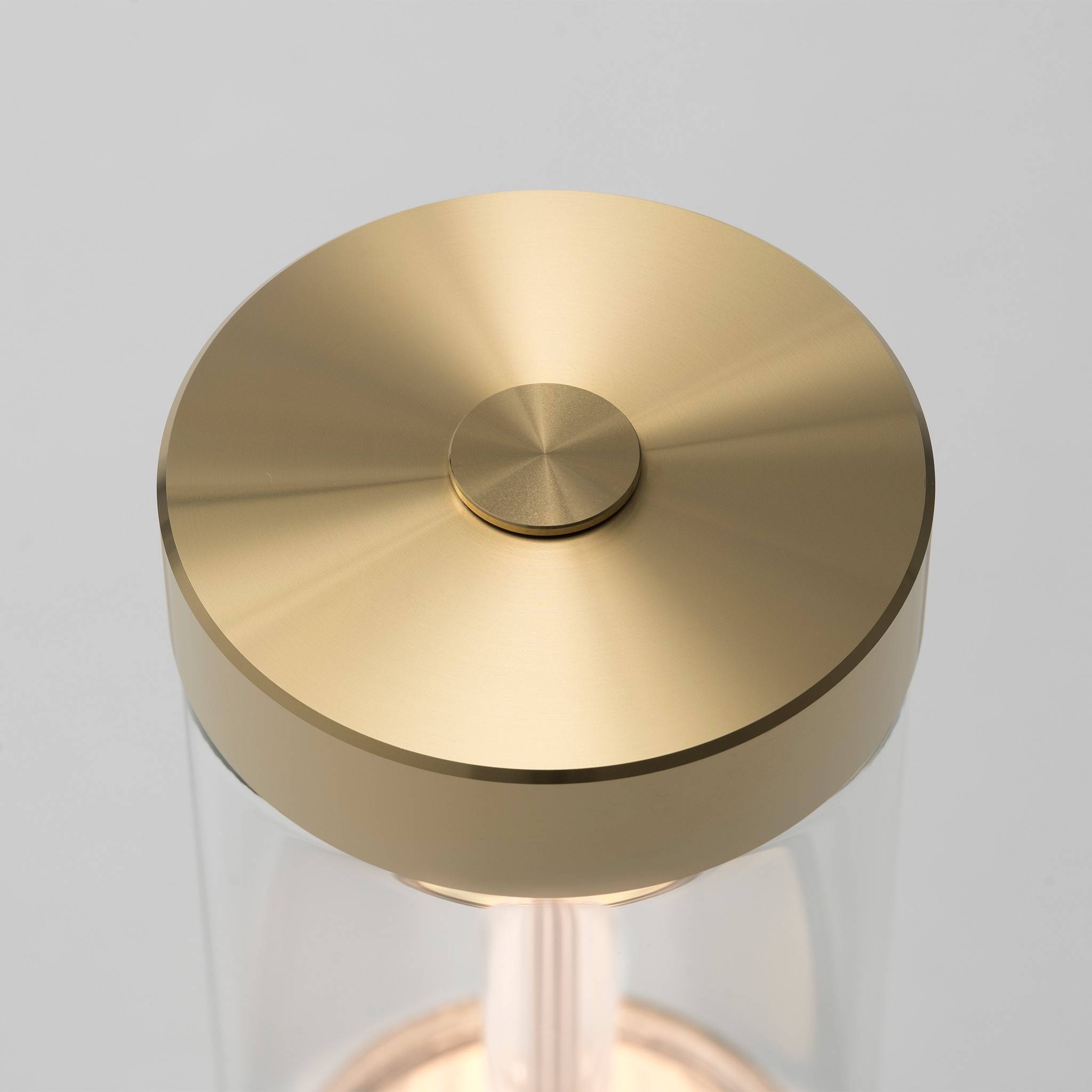 TAKEOUT PORTABLE Portable Table Light in Brass or Steel