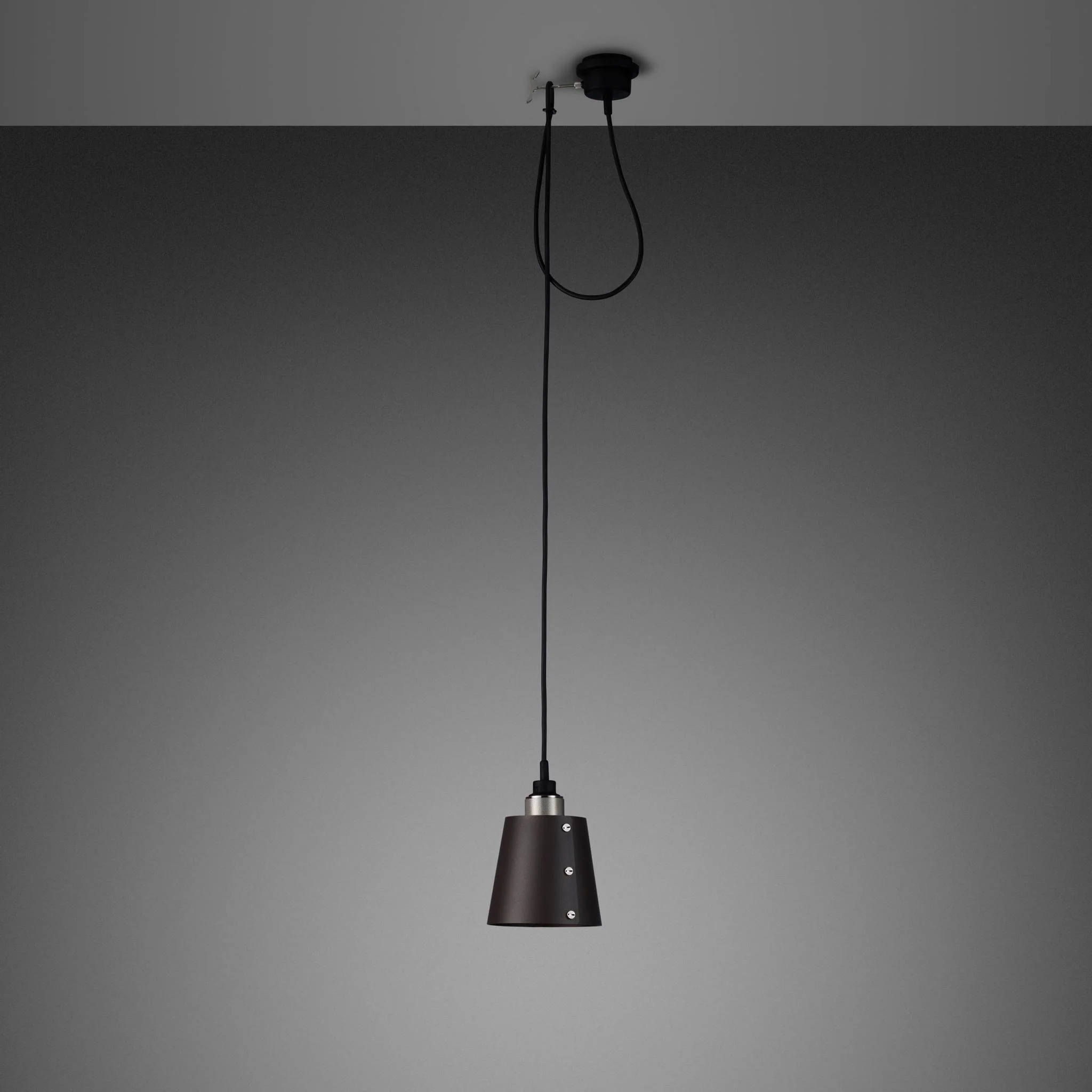 HOOKED 1.0 / SMALL / CROSS / GRAPHITE