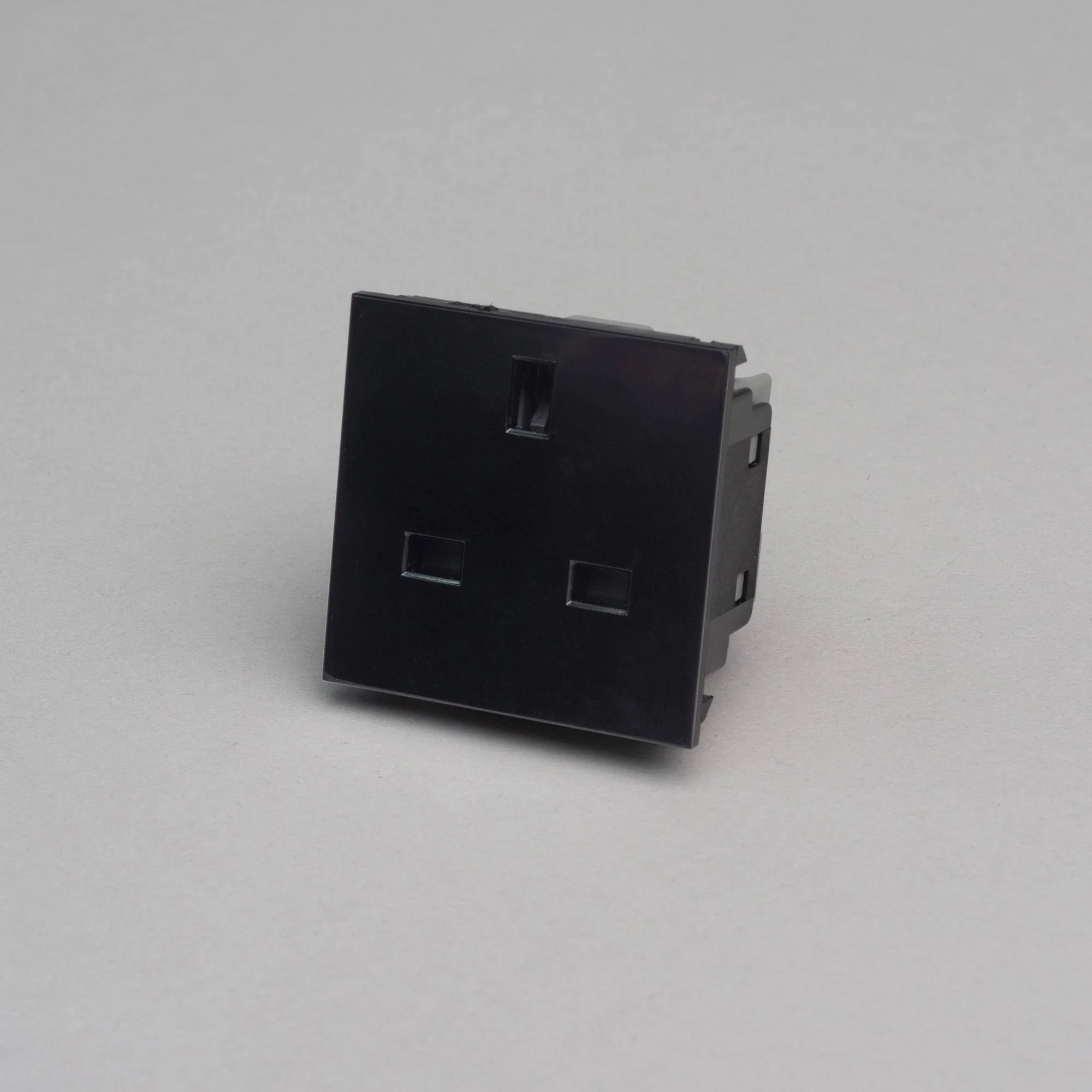 MODULE PRISE 13A Type G 50 MM pour plaques Euro