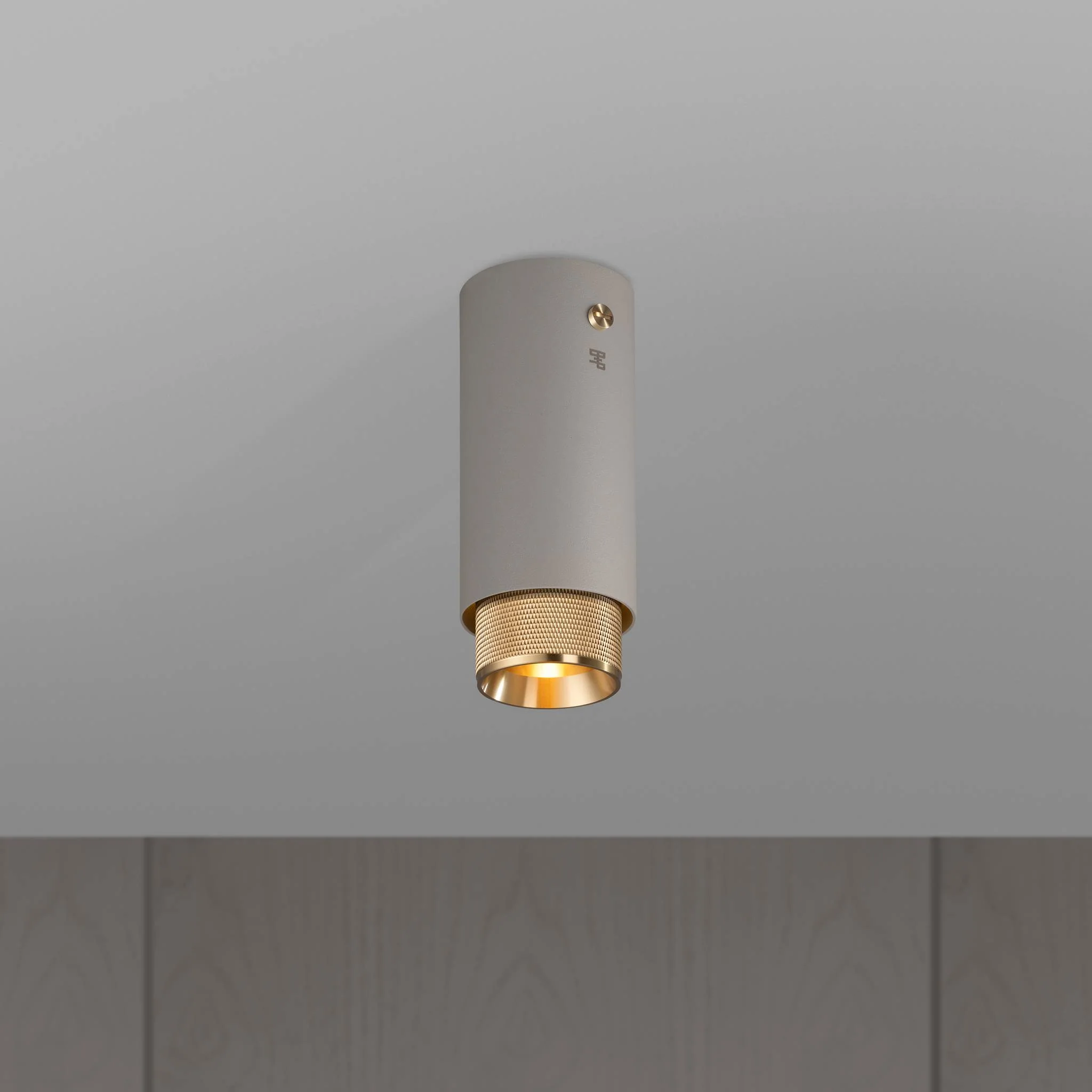 EXHAUST SURFACE Cross Lampu Sorot Surface dalam warna Stone