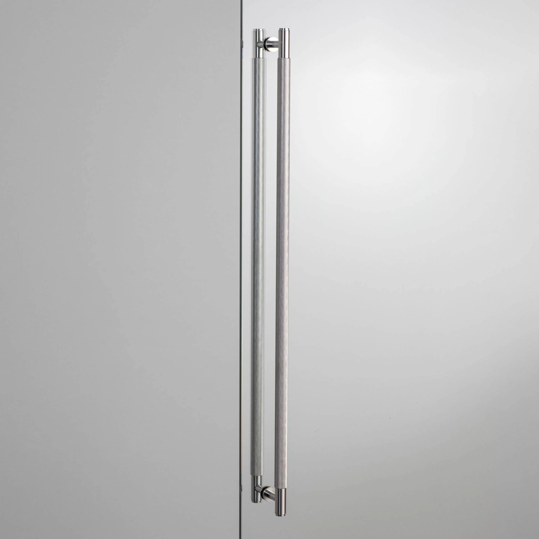 Barra de armario de doble cara CLOSET con moleteado cruzado DOUBLE-SIDED