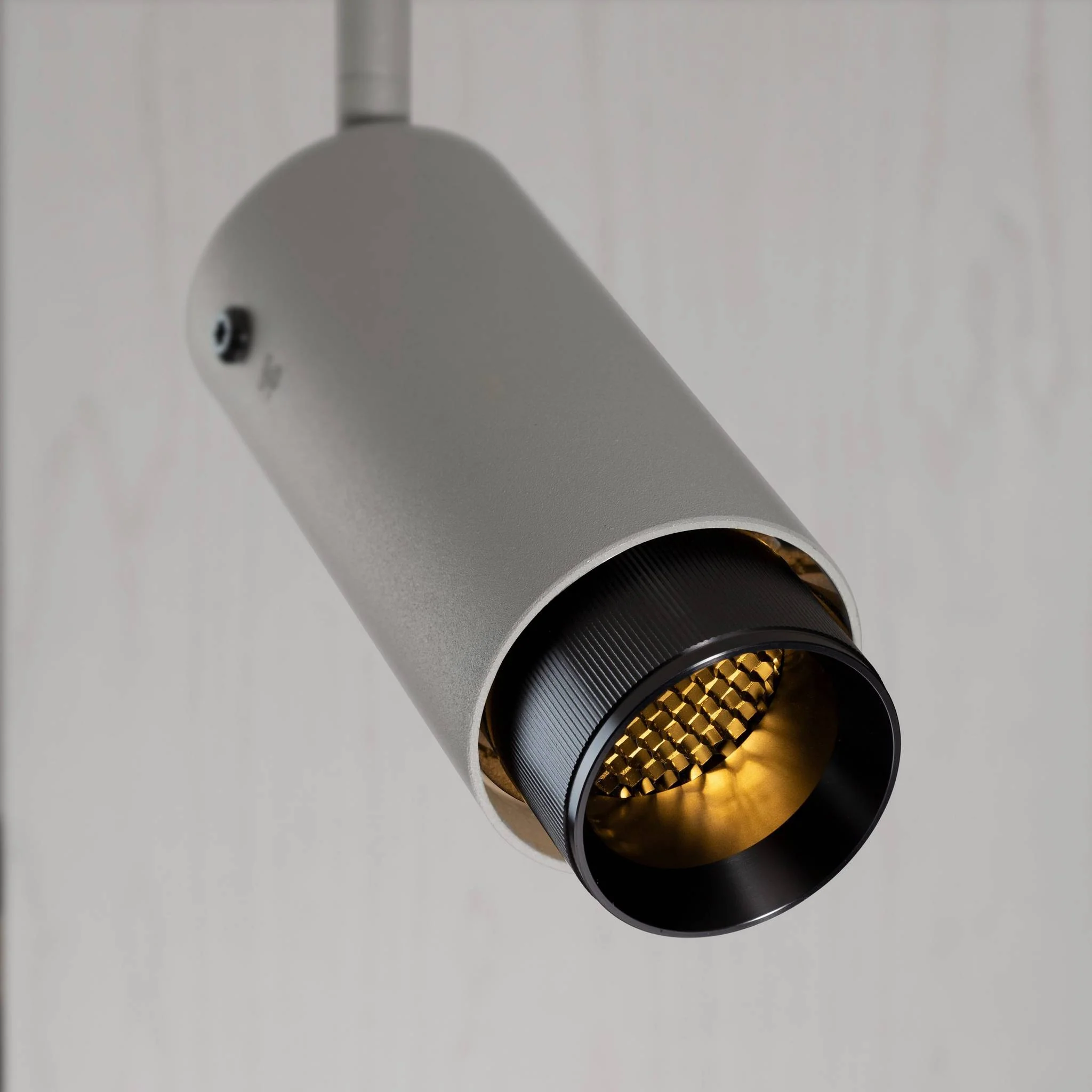 Linear-Knurl Track Spotlight EXHAUST LINEAR in Stone